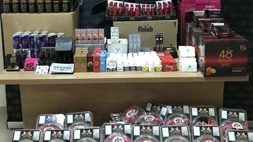 Dükkandan çıkanlar şoke etti! Cinsel içerikli…