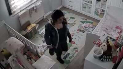 Evdeki gizli kameraya her şeyi kaydetti