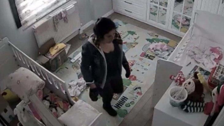 Evdeki gizli kameraya her şeyi kaydetti