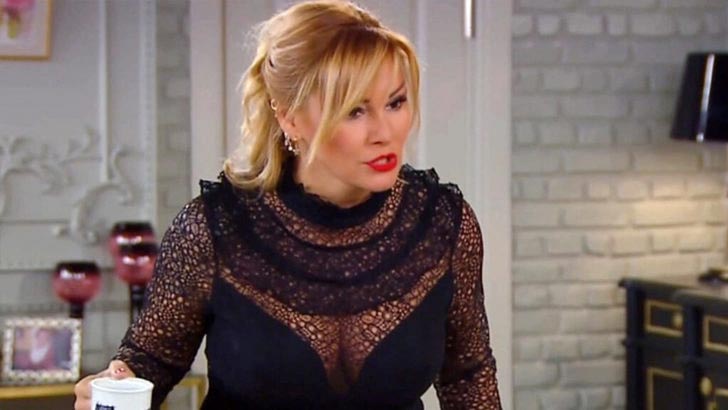 Mini şortlu paylaşım! Fiziği nefes kesti