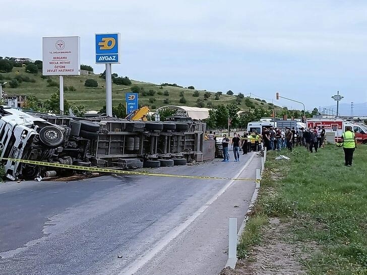 TIR’ın altında kaldılar: 2 ölü, 5 yaralı