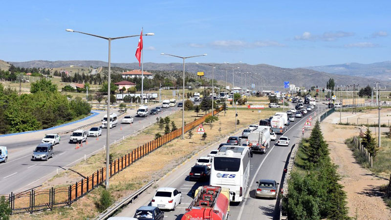 43 ilin bağlantı noktası… Trafik kilit!
