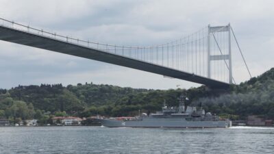 Rus ve İngiliz savaş gemileri Karadeniz’e açıldı! Bir saat arayla…