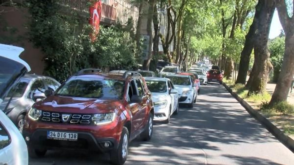 Akın ettiler! Kilometrelerce mangal kuyruğu