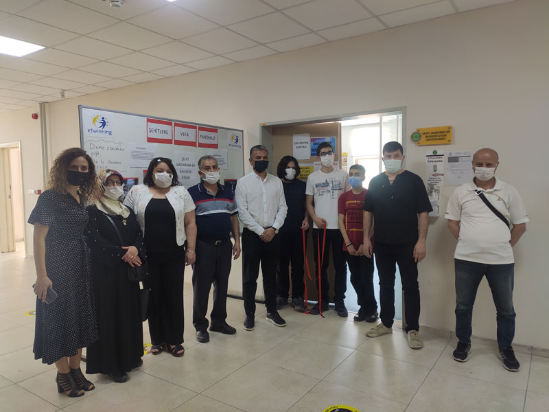 Kütüphaneye şehidin adını verdiler! Öğrencilerden şehit ailesine anlamlı jest