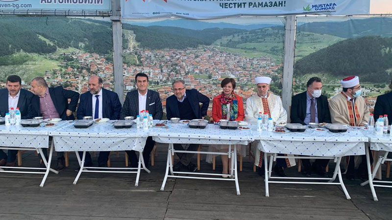 Bulgaristan’da kurulan Kardeşlik Sofrası kalpleri fethetti