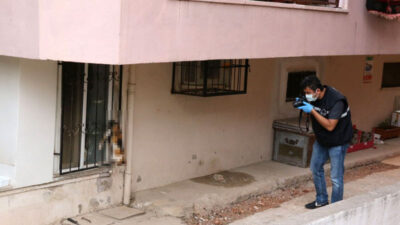 Bunun adı vahşet! Gözdağı vermek için kediyi öldürüp camına astılar