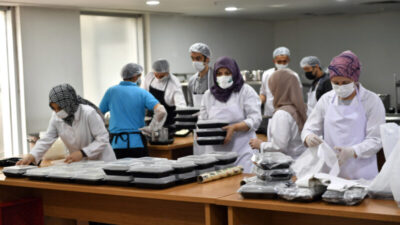 Osmangazi’de, günlük 2500 kişiye sıcak yemek