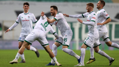 Bursaspor’un lig karnesi nasıl? 7 dakika bile oynamadan gitti!