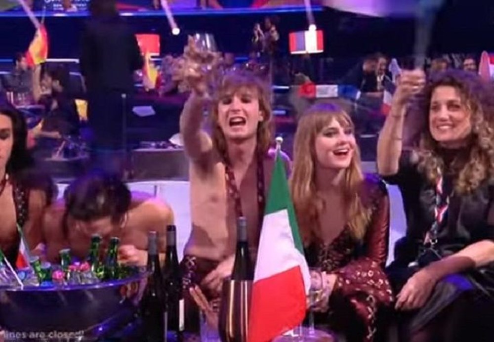 Eurovision’da uyuşturucu skandalı! Canlı yayında böyle görüntülendi… Eurovision’da uyuşturucu skandalı! Canlı yayında böyle görüntülendi…