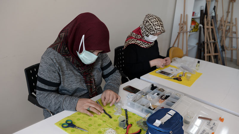 OSMEK ev hanımlarına iş imkanı sağlıyor