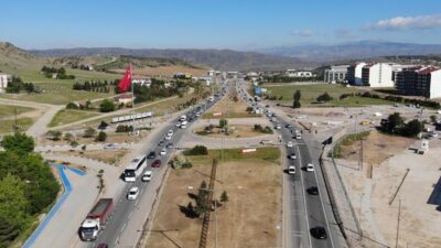 43 ilin geçiş noktasında trafik kilitlendi