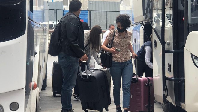 Kapanma sonrası dönüş telaşı! Yoğunluk başladı, biletler tükendi