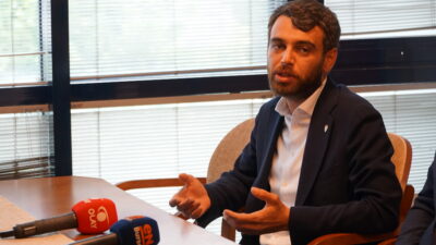 İş insanı Emin Adanur, ekibiyle birlikte Bursaspor'u hak ettiği Süper