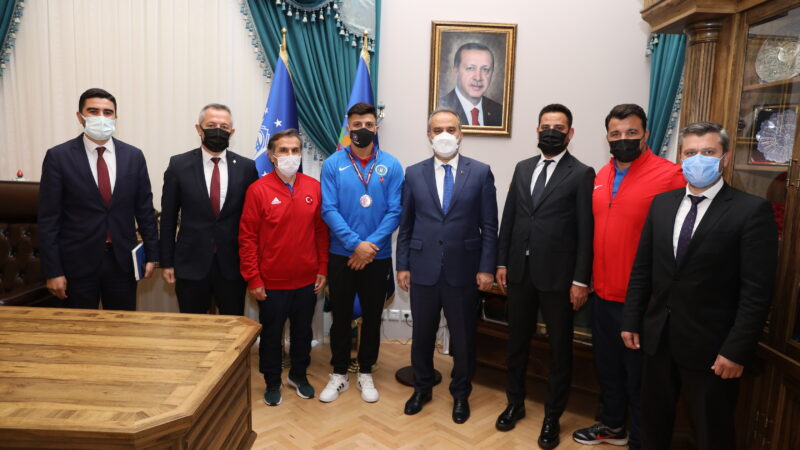 Büyükşehir Belediye Başkanı Alinur Aktaş, “Bursalı ailelerin çocuklarını Belediyespor'la buluşturmasını,
