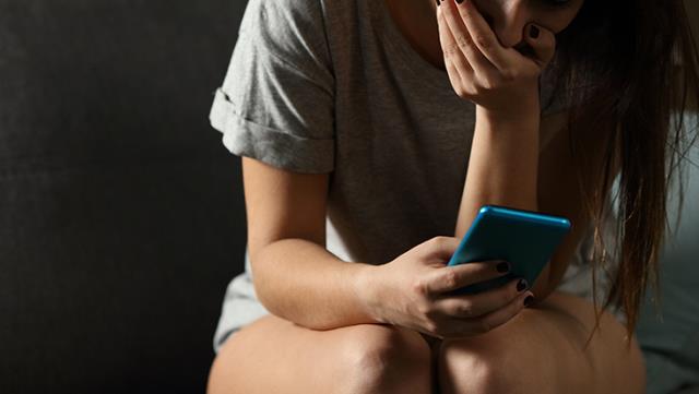 Aldatıldığını bakın nasıl öğrendi! ‘Reklamlar sona erdi, filme devam’