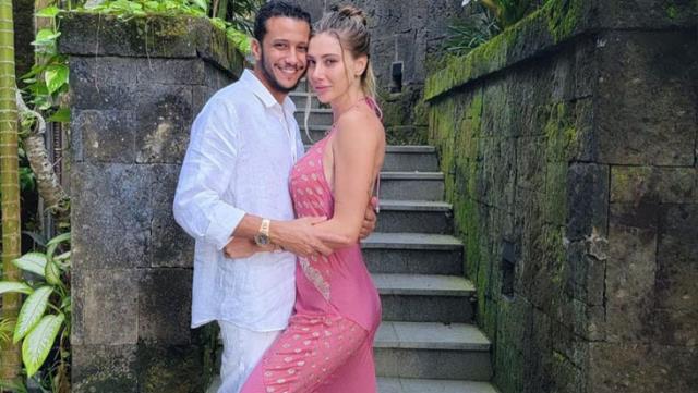 Evlilik kararı aldığı sevgilisiyle sarmaş dolaş poz