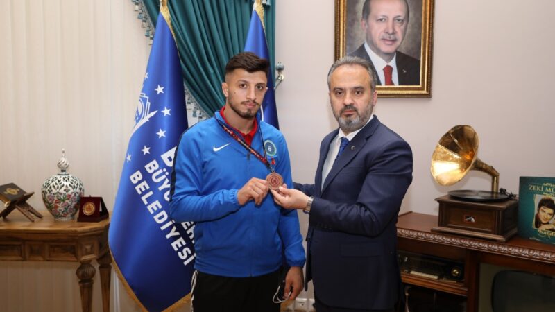 Makedonya’da düzenlenen U23 Avrupa Şampiyonası’nda üçüncü olma başarısı gösteren Büyükşehir