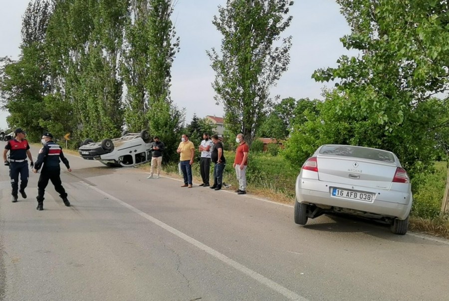Bursa’da feci kaza: Yaralılar var Bursa’da feci kaza: Yaralılar var