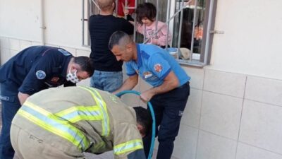 Başı demir korkuluklara sıkışan minik Şifa’yı itfaiye kurtardı