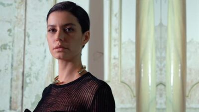 Beren Saat, vefat eden eski aşkını paylaştı! Sosyal medya ikiye bölündü