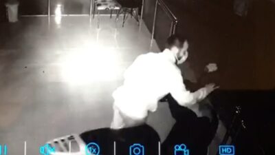 Bursa’da biri gözetledi, diğeri çaldı