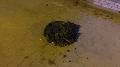 Bursa’da park halindeki aracın lastiğini söküp kendi aracına taktı