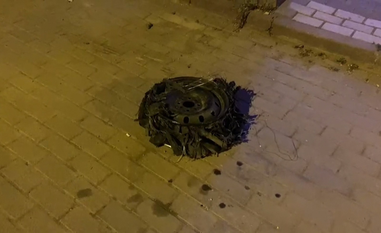 Bursa’da park halindeki aracın lastiğini söküp kendi aracına taktı