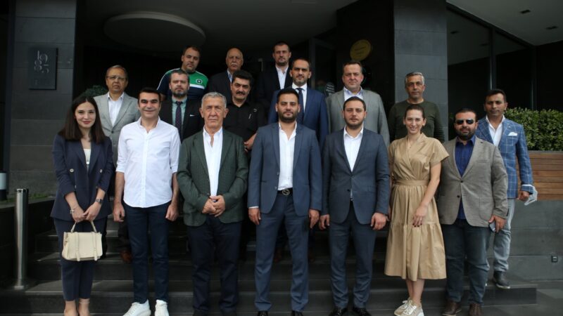 Bisiklet Federasyonu Başkanı Erol Küçükbakırcı, Büyükşehir Belediyespor Başkanı Gökhan Dinçer