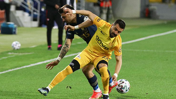 Süper Lig’de ortalık fena karıştı! Hangi takımlar düşecek?