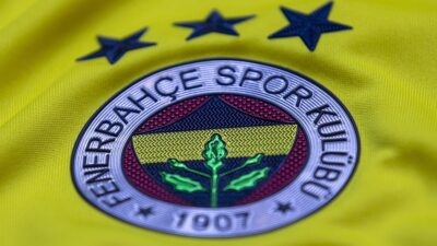 Süper Lig'de 2020-2021 sezonunu 3. sırada tamamlayan Fenerbahçe, kupalara hasret