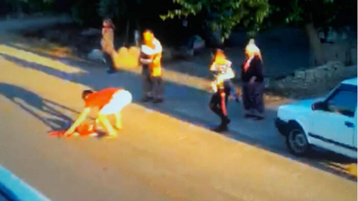 Tepki çeken bayrak dağıtma görüntüleriyle ilgili açıklama