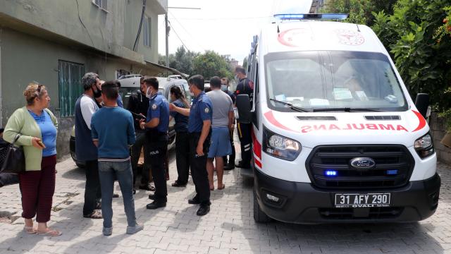 Evde çıkan yangında 1’i çocuk 4 kişi dumandan etkilendi