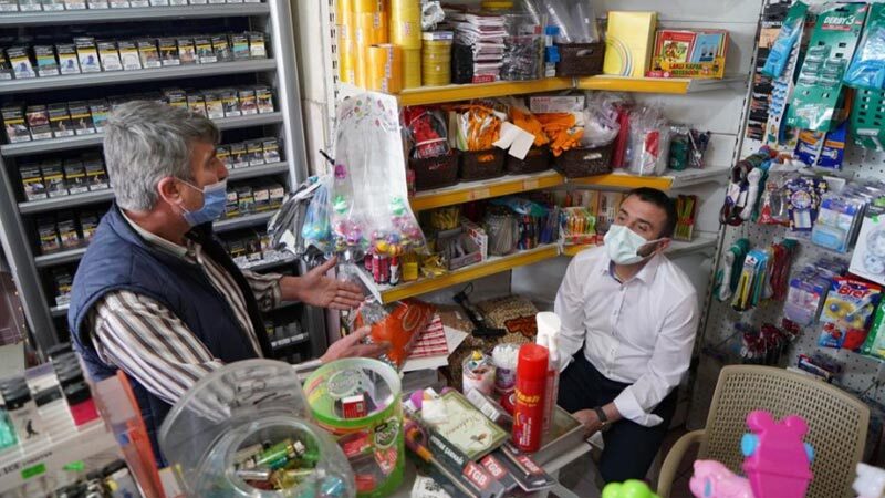 Kestel İlçesinde tüm bakkal ve küçük marketlerin kapılarında bugünlerde benzer