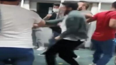 Marmaray’da tekme tokat kavga