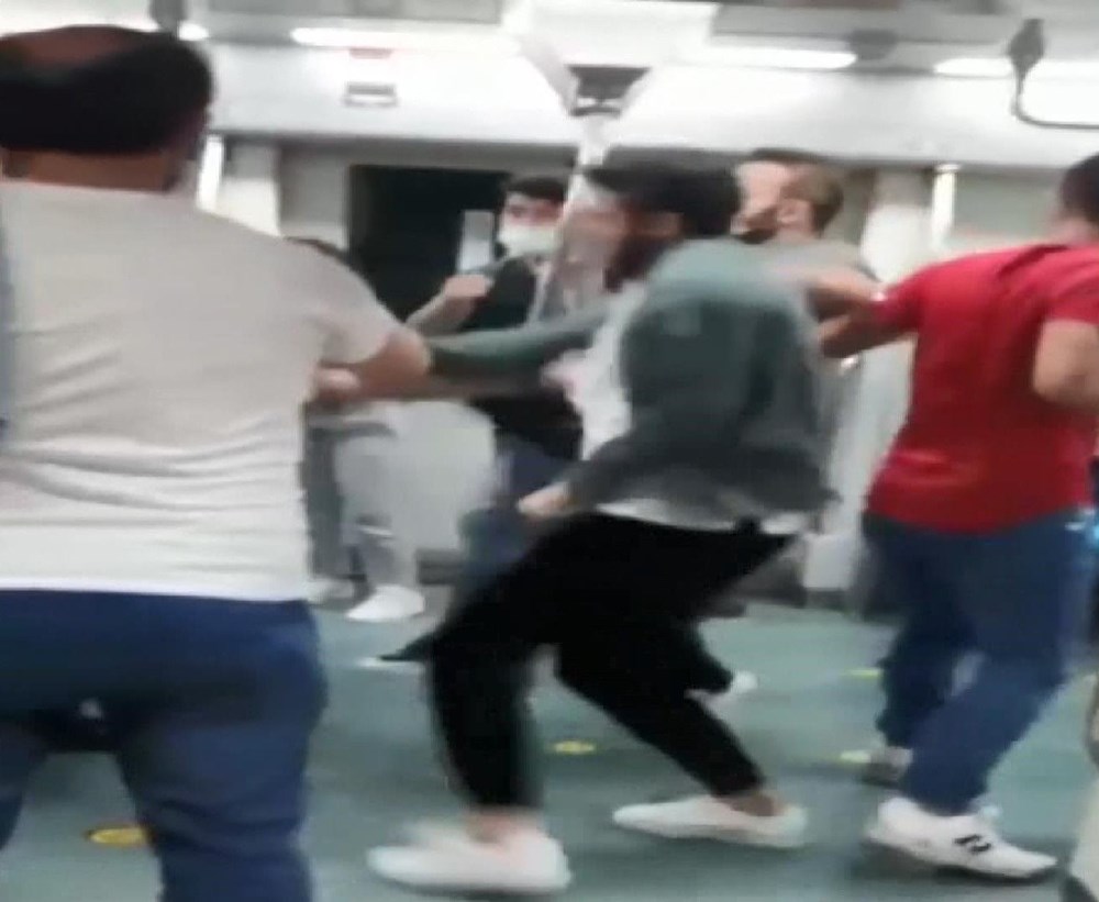 Marmaray’da tekme tokat kavga