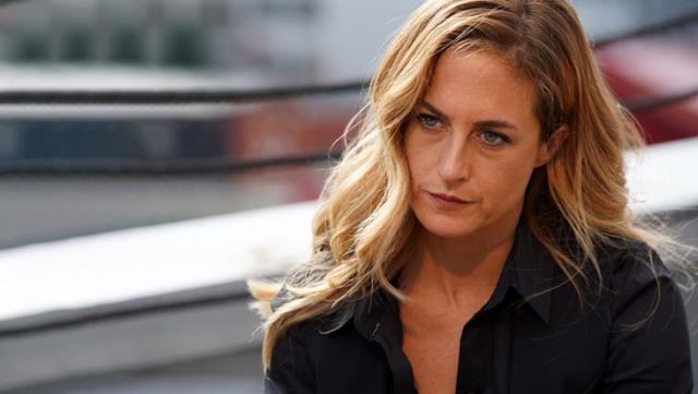 Kanser tedavisi gören güzel oyuncu, saçlarını kısacık kestirdi Kanser tedavisi gören güzel oyuncu, saçlarını kısacık kestirdi