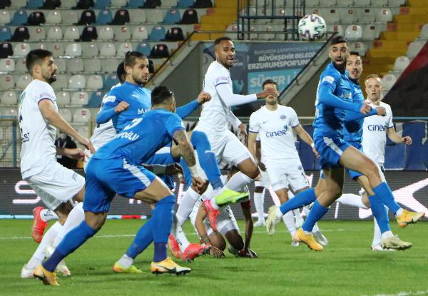 Spor Toto Süper Lig'de tarihi bir akşam yaşandı. Ligin 40.