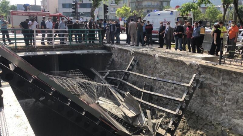 Bursa’nın Gemlik ilçesinde bir köprünün üzerinde yapılan Kuva-ı Milliye Anıtı’nın