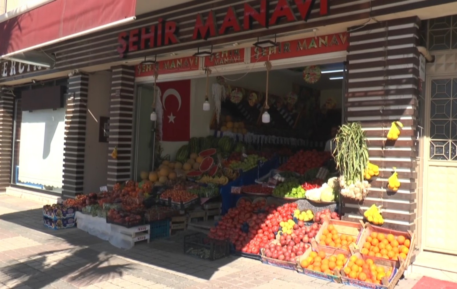 Bursa’da manava dadanan hırsız kamerada