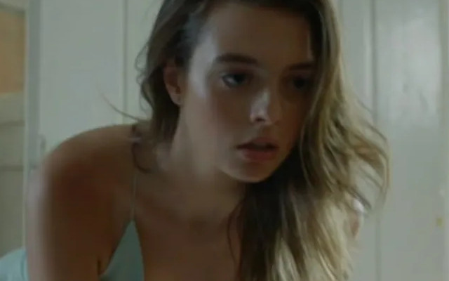 Melis Sezen’den nefes kesen pozlar Melis Sezen’den nefes kesen pozlar