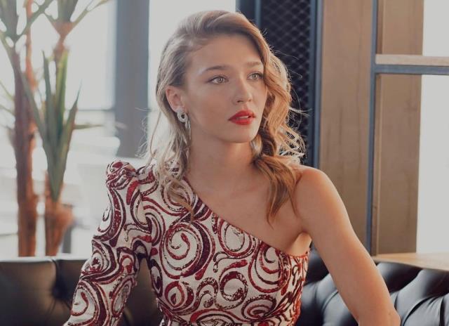 Melisa Döngel, sosyal medya hesabından yeni aşkını ilan etti Melisa Döngel, sosyal medya hesabından yeni aşkını ilan etti