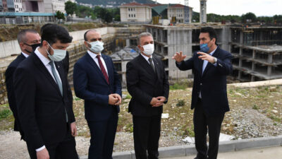 Büyükataman’dan Osmangazi Meydanı’na övgü