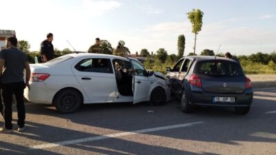 Bursa’da kaza! Mıcıra kapılan otomobil…