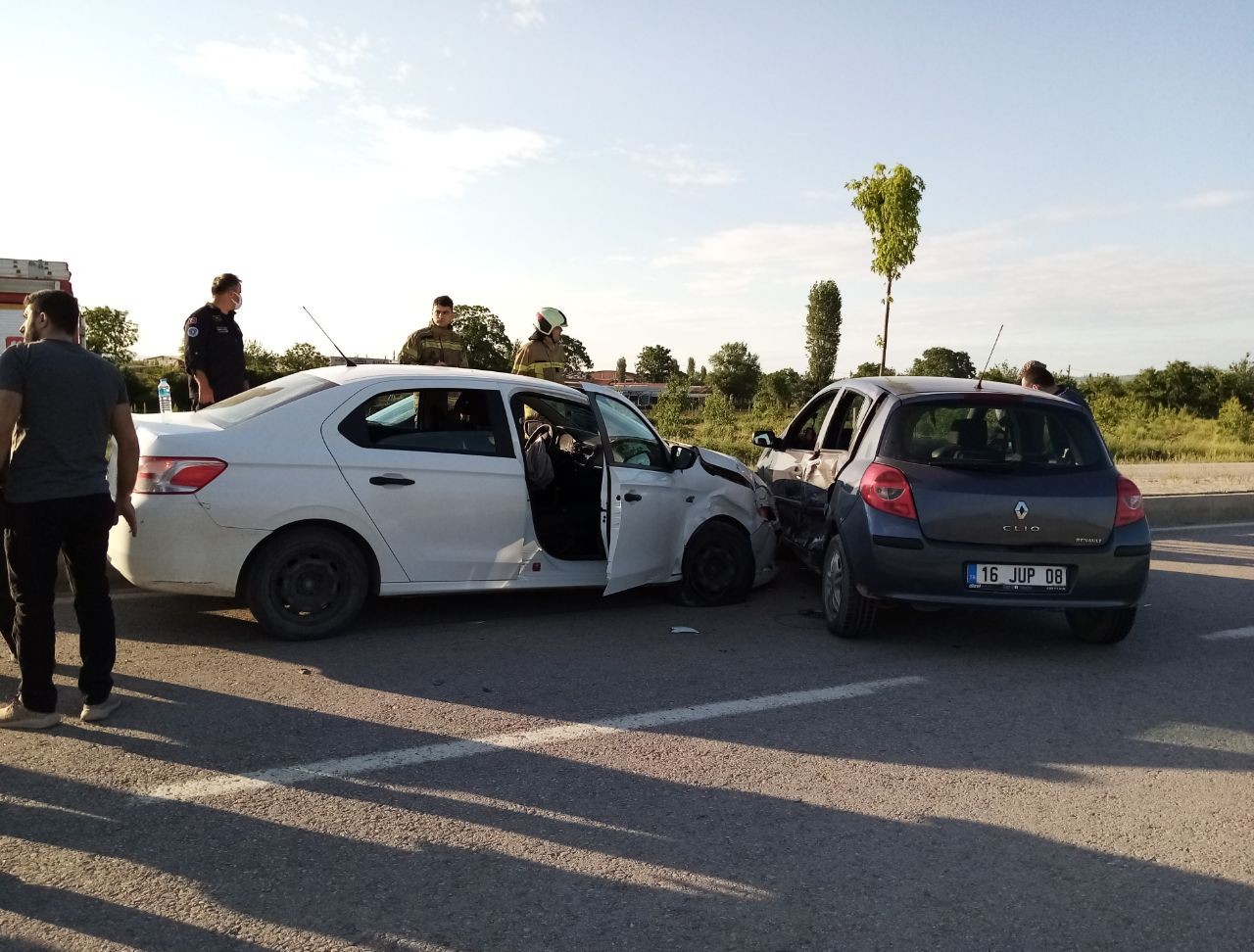 Bursa’da kaza! Mıcıra kapılan otomobil… Bursa’da kaza! Mıcıra kapılan otomobil…