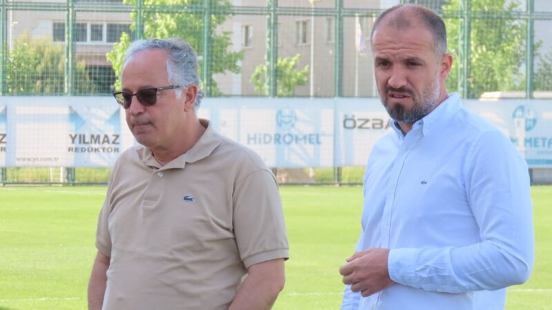 Bursaspor Teknik Direktörü Mustafa Er, 2.Lig'in kapısına dayanan Bursa Yıldırım'ın