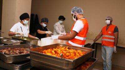 Nilüfer’de vatandaşa sıcak yemek desteği