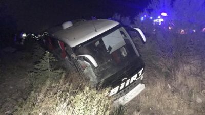 Yolcu otobüsü devrildi: 1 ölü, 10 yaralı