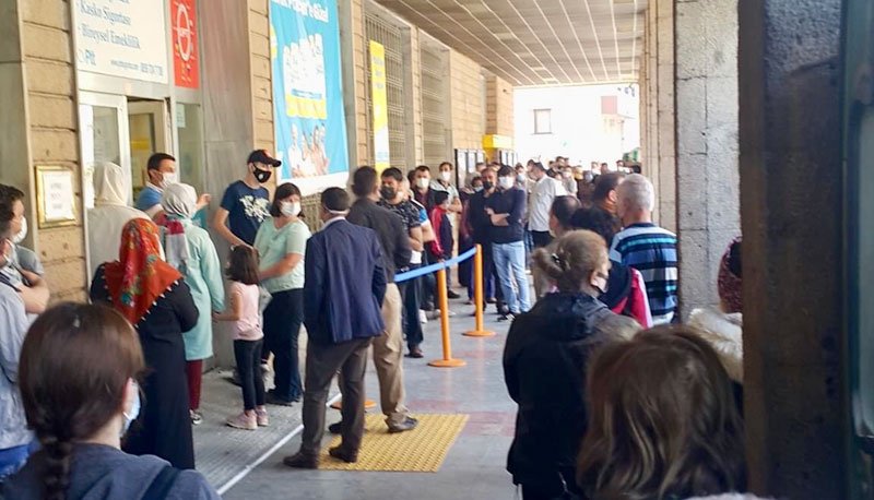 Bursa’da bu kuyruğun sebebi ne?