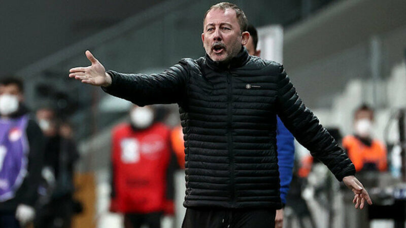 Beşiktaş teknik direktörü Sergen Yalçın, Süper Lig'in 41. haftasında sahasında